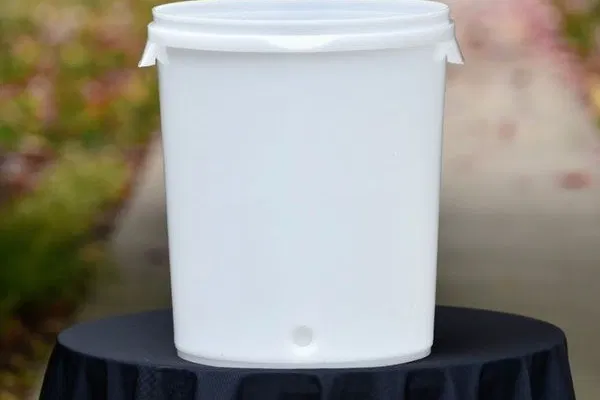 7.9 gallon (30L) Fermenting Bucket